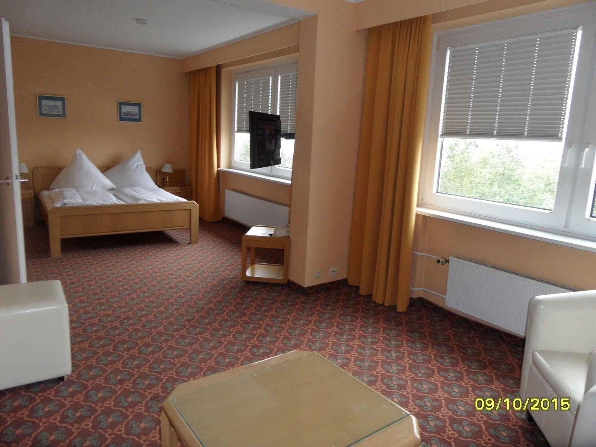 Wiking Hotel Henstedt-Ulzburg Exteriör bild